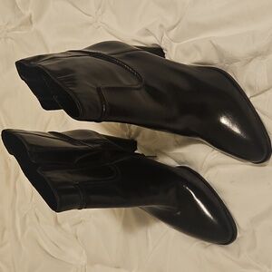 BRAND NEW VINCE CAMUTO EPANDRA BOOTIES SIZE 11 M